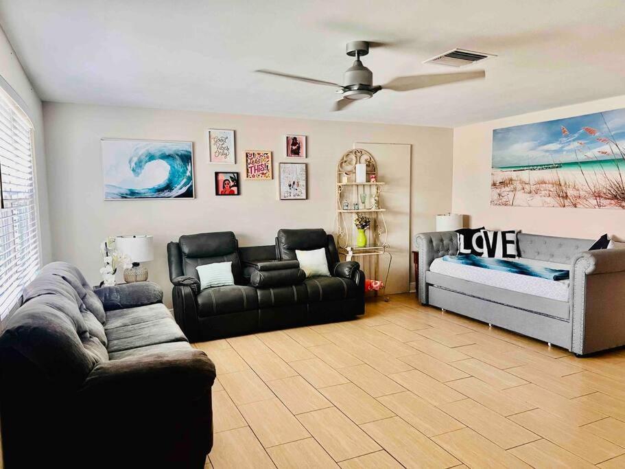 Cozy 2 Bedrooms Home By The Water Cabo Coral Exterior foto